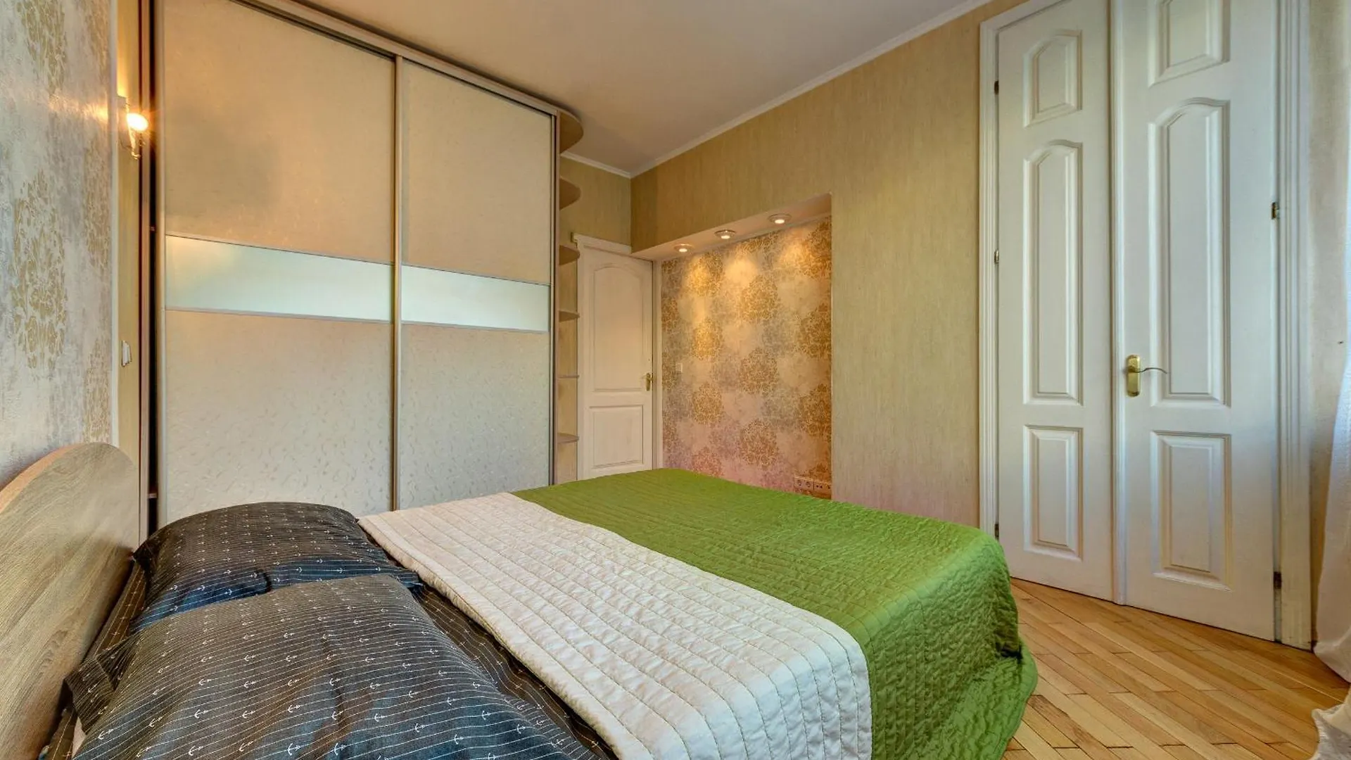 Apartment Апартаменти 3-Кімнатні В Центрі, Поруч Ст. М. Університет Kyiv Ukraine