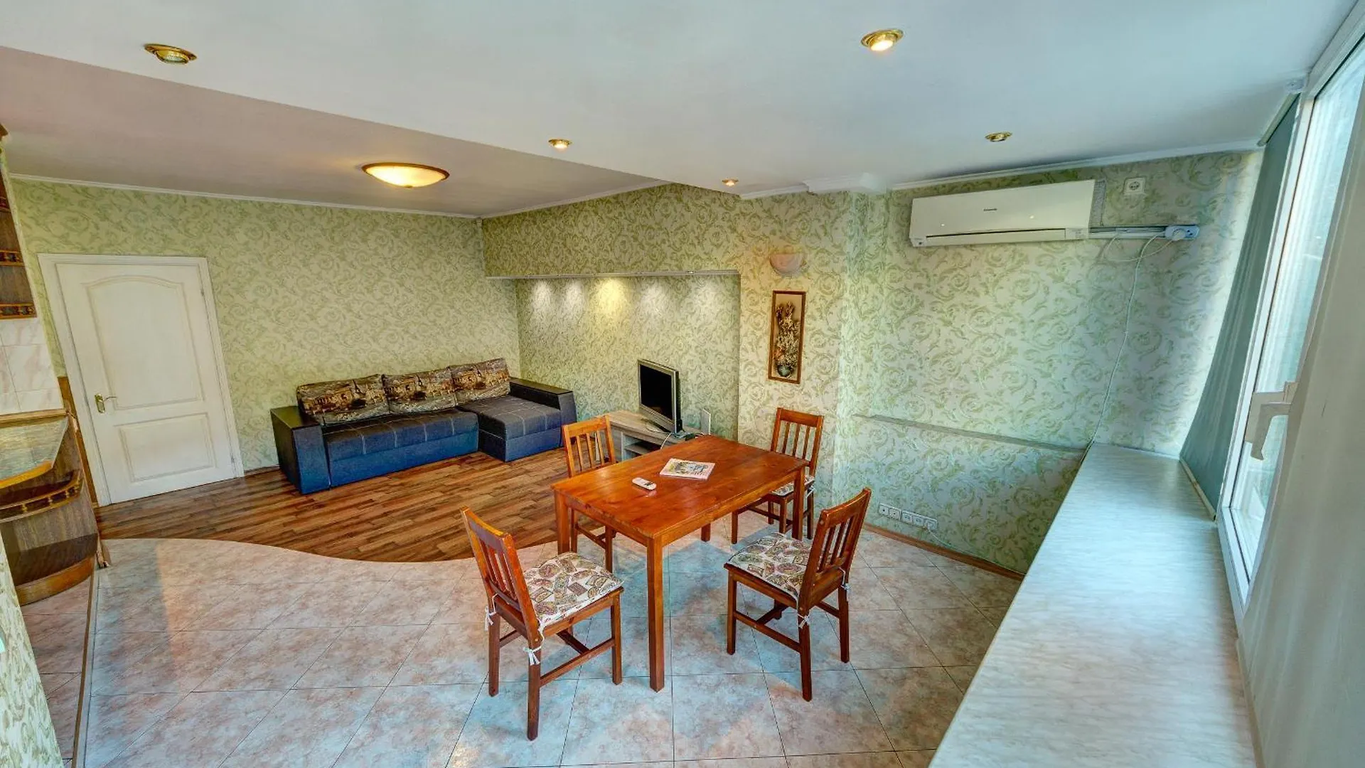 Apartment Апартаменти 3-Кімнатні В Центрі, Поруч Ст. М. Університет Kyiv