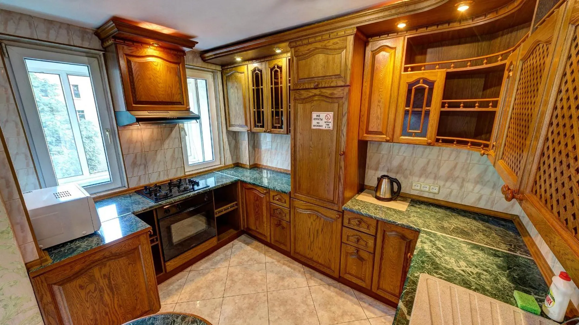 Апартаменти 3-Кімнатні В Центрі, Поруч Ст. М. Університет Kyiv Apartment